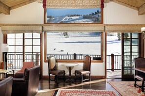 32-inch flat-screen TV with cable channels, TV, fireplace