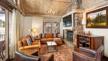 32-inch flat-screen TV with cable channels, TV, fireplace