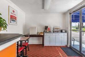 Free continental breakfast 
