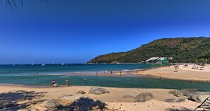 Beach nearby, white sand, free beach shuttle, beach towels