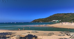 Beach nearby, white sand, free beach shuttle, beach towels