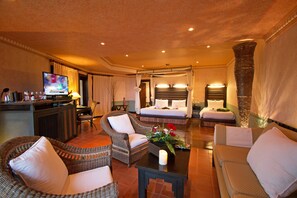 Royal Jacuzzi Villa Garden  | Premium bedding, Select Comfort beds, minibar, in-room safe