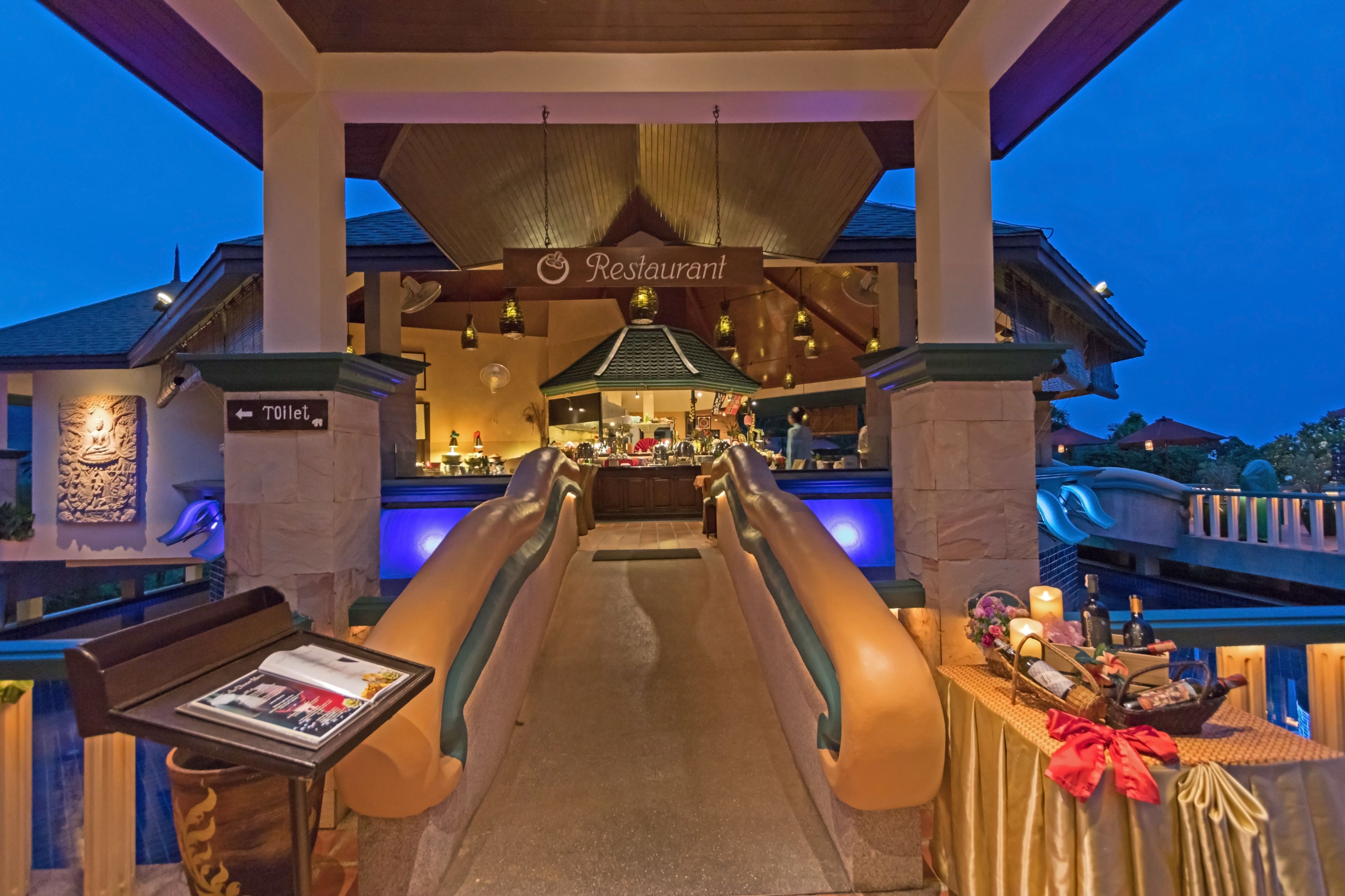 breakfast, lunch, dinner served; thai cuisine, pool views