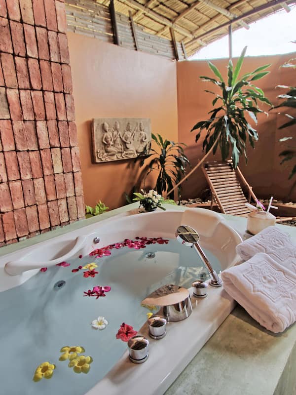 Deluxe Jacuzzi Villa | Jetted bathtub