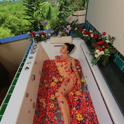 Royal Jacuzzi Villa Balcony | Jetted bathtub