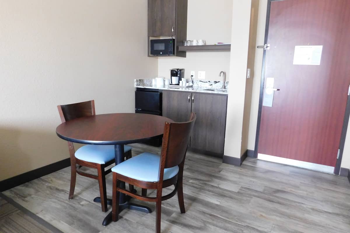 mini-fridge, microwave, stovetop, coffee/tea maker