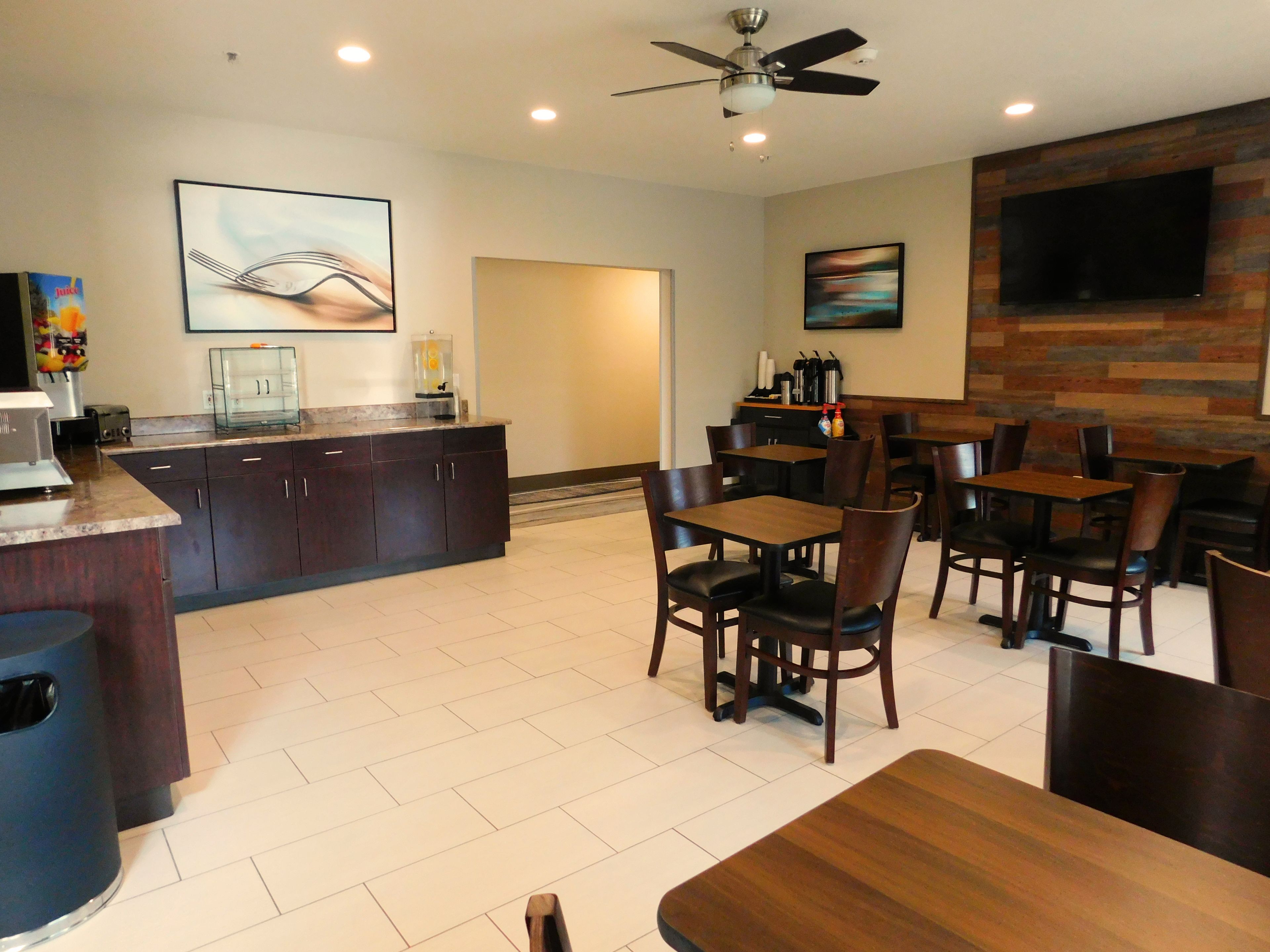 free daily continental breakfast