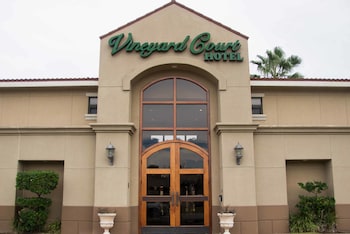 Vineyard Court Designer Suites Hotel