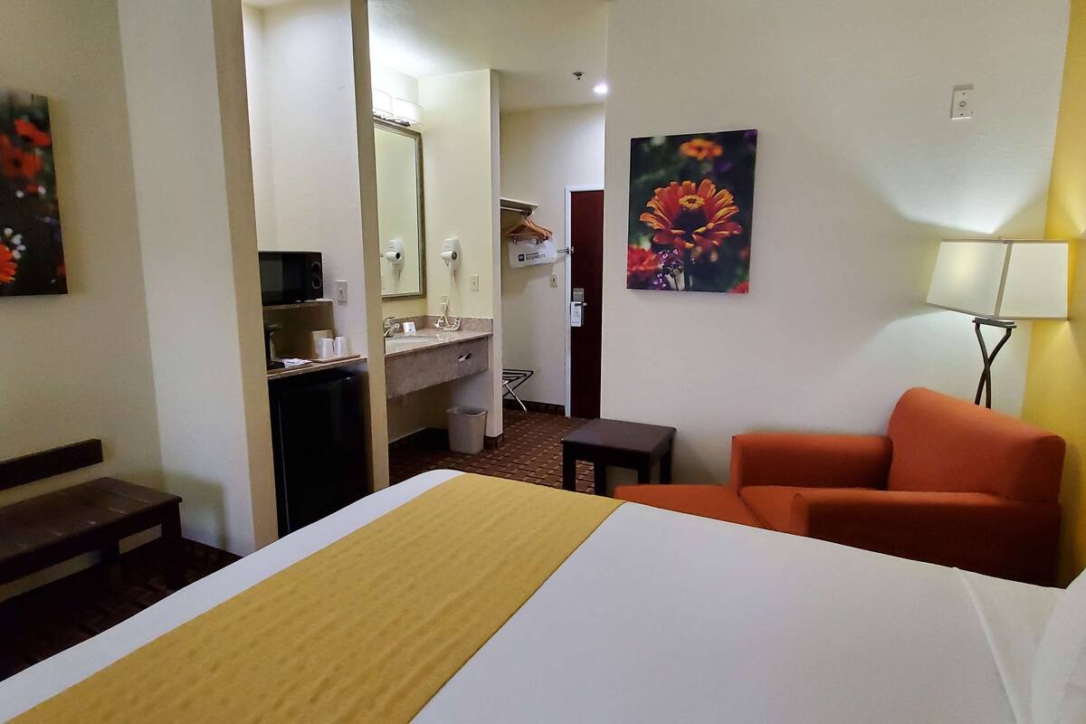 desk, iron/ironing board, free wifi, bed sheets