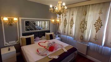 Habitación Confort, vista a la ciudad | Sábanas de algodón egipcio, ropa de cama de alta calidad y minibar