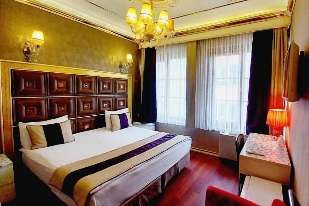 Egyptian cotton sheets, premium bedding, minibar, in-room safe