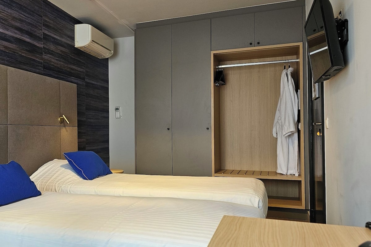 Executive Double Room, 2 Twin Beds | Premium bedding, minibar, in-room safe, individually decorated