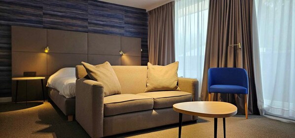 Executive Room | Premium bedding, minibar, in-room safe, individually decorated