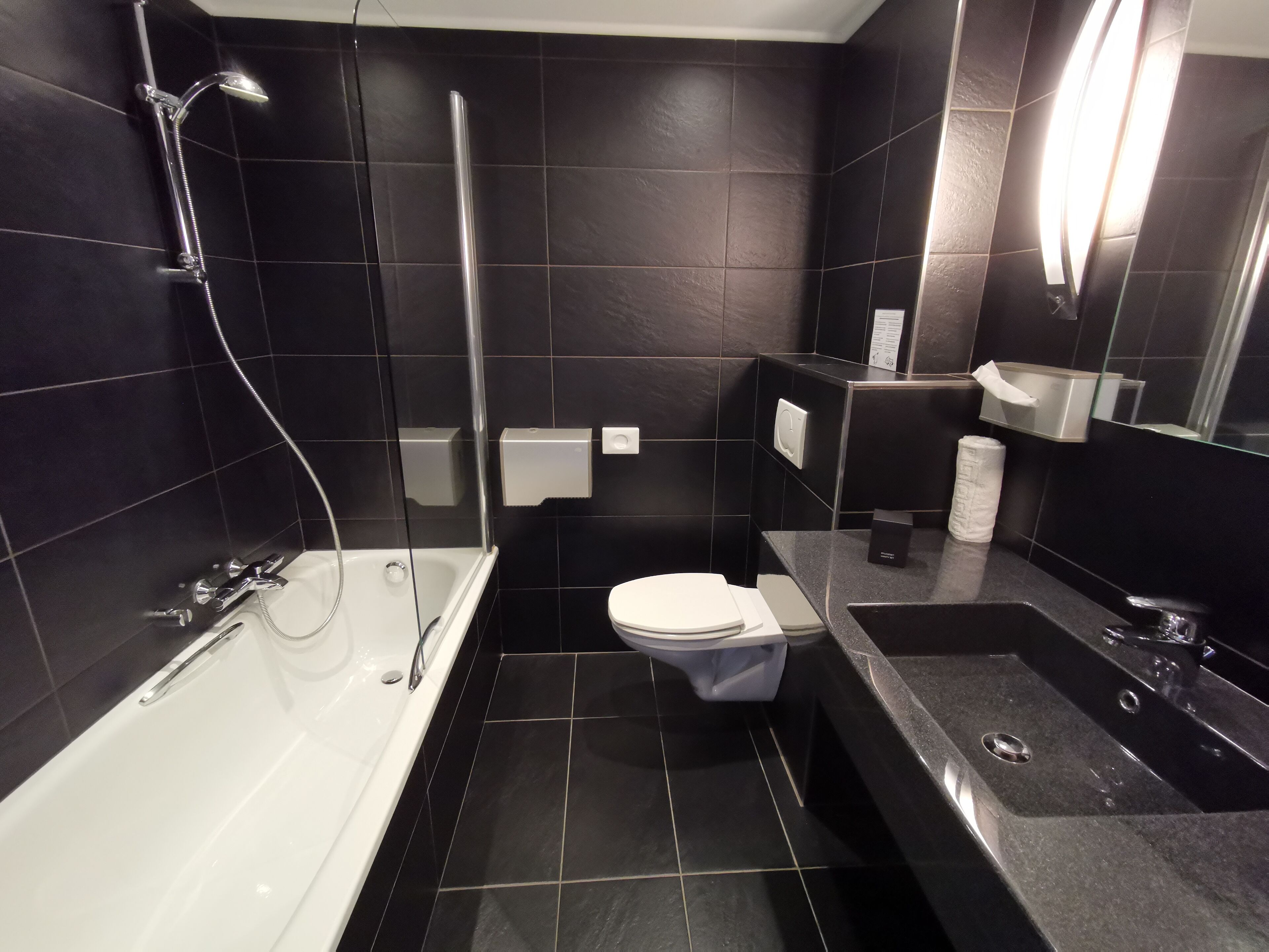 rainfall showerhead, free toiletries, hair dryer, towels