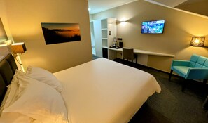 Comfort Double Room, 1 Queen Bed | Premium bedding, pillowtop beds, minibar, in-room safe - Hotel L' Amandier (Libramont-Chevigny)