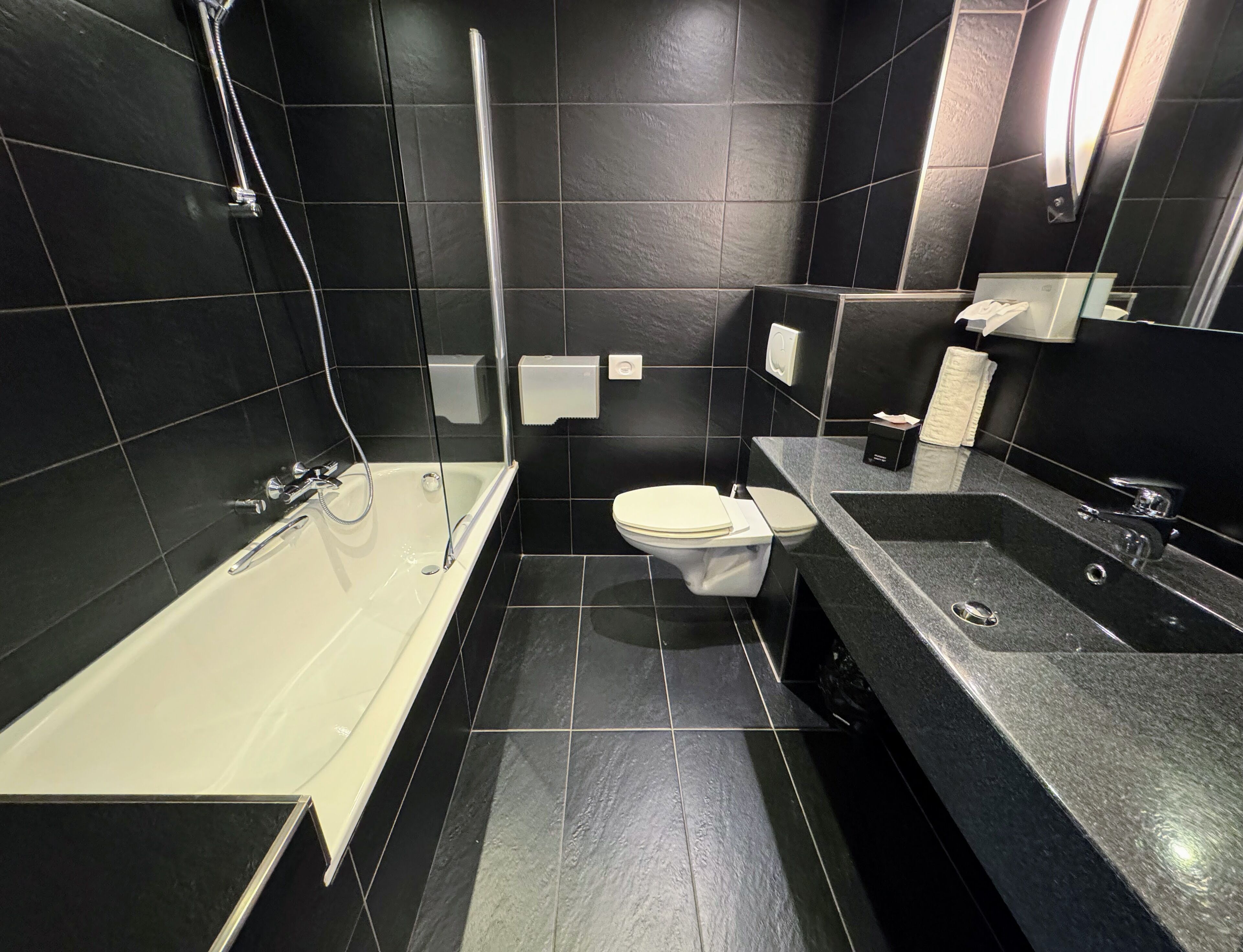 rainfall showerhead, free toiletries, hair dryer, towels