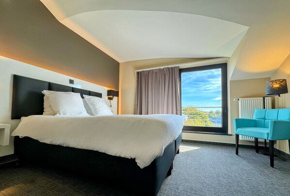 Habitación Confort doble, 1 cama de matrimonio | Ropa de cama de alta calidad, colchones con acolchado adicional, minibar
