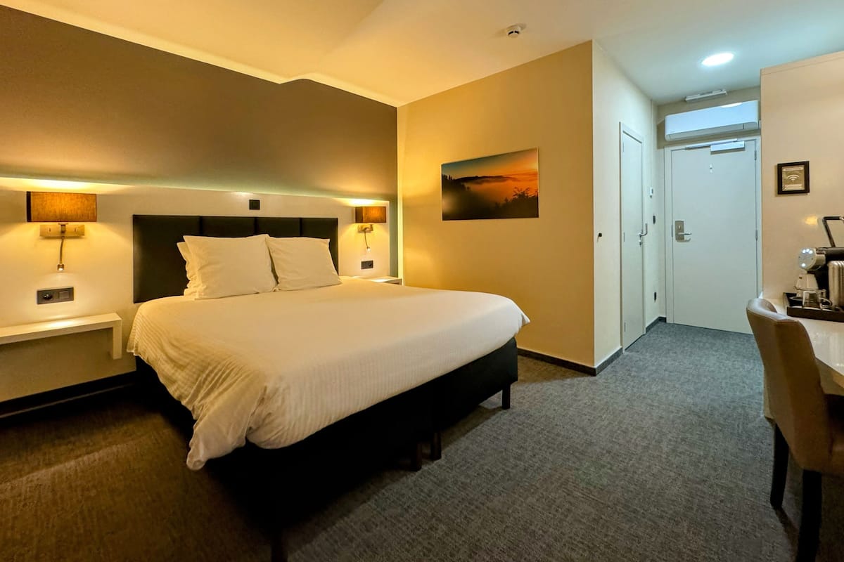 comfort double room, 1 queen bed | 1 bedroom, premium bedding, pillow-top beds, minibar