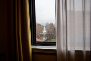 Minibar, in-room safe, free WiFi, bed sheets