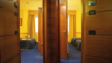 Familienzimmer | Badezimmer | Dusche, kostenlose Toilettenartikel, Haartrockner, Bidet