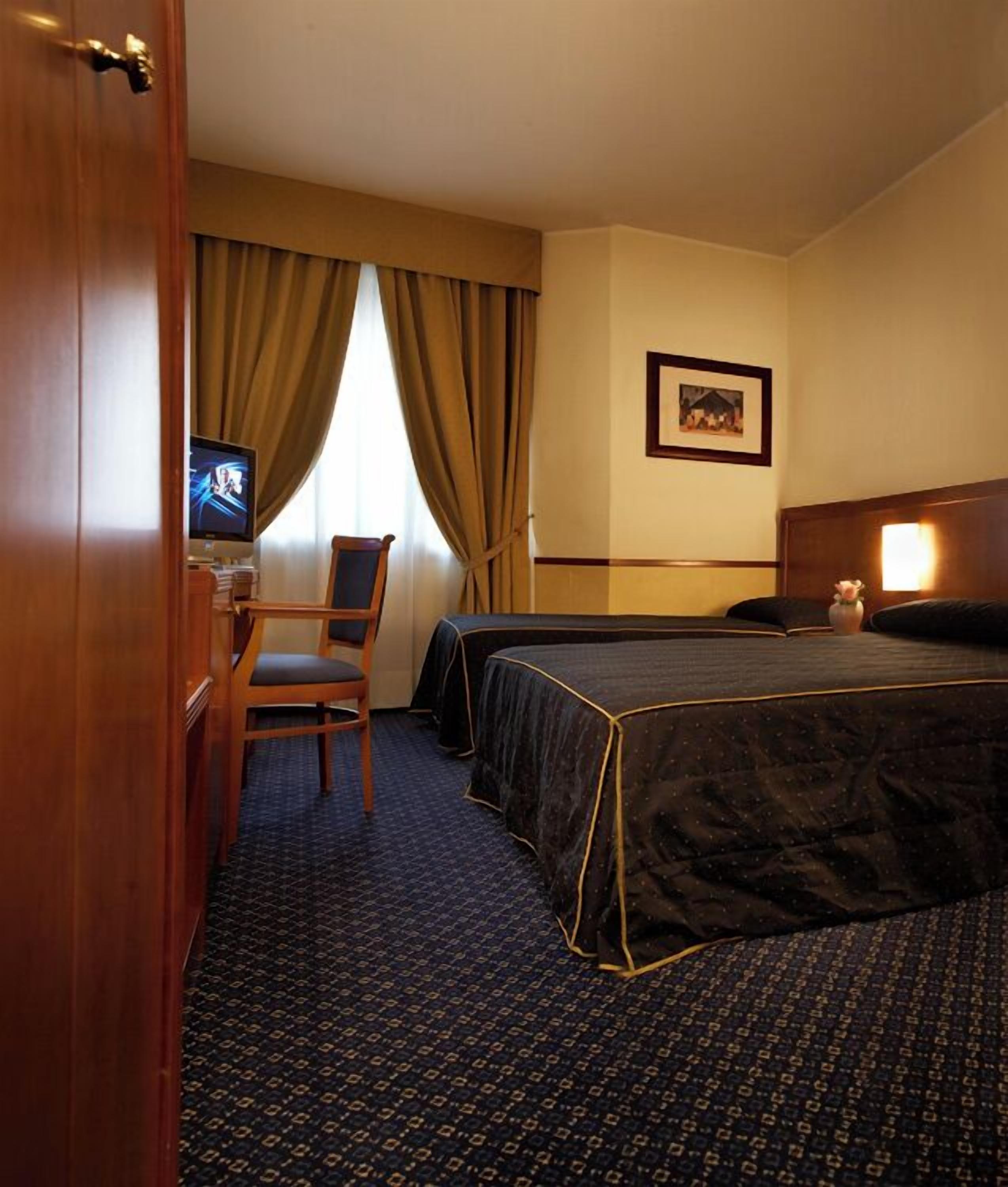 Superior Double Room Single Use | Minibar, in-room safe, free WiFi, bed sheets