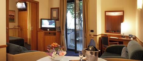 Minibar, in-room safe, free WiFi, bed sheets