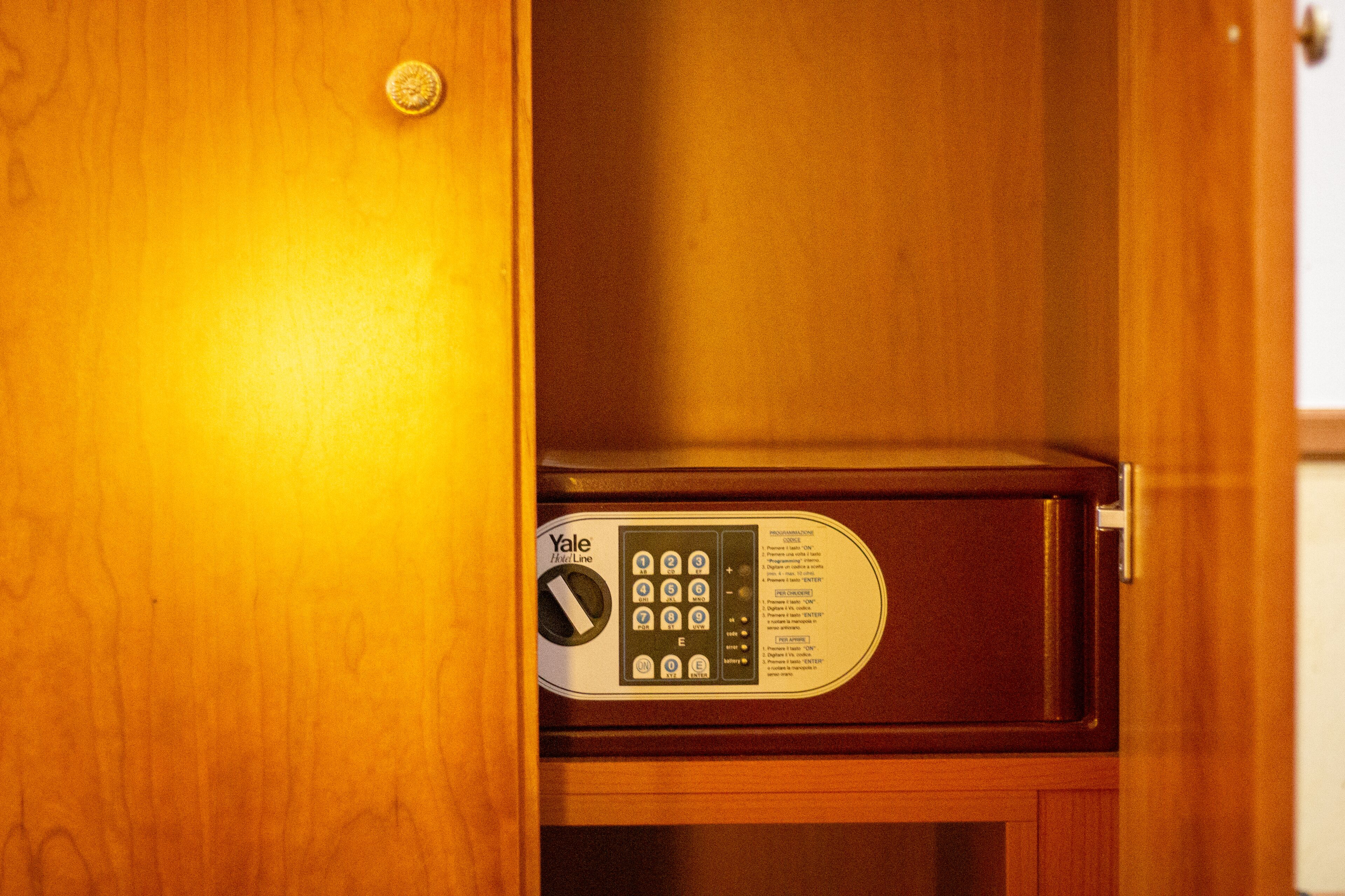 A Yale Hotel Line keycard with a control panel and instructions.