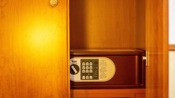 A Yale Hotel Line keycard with a control panel and instructions.