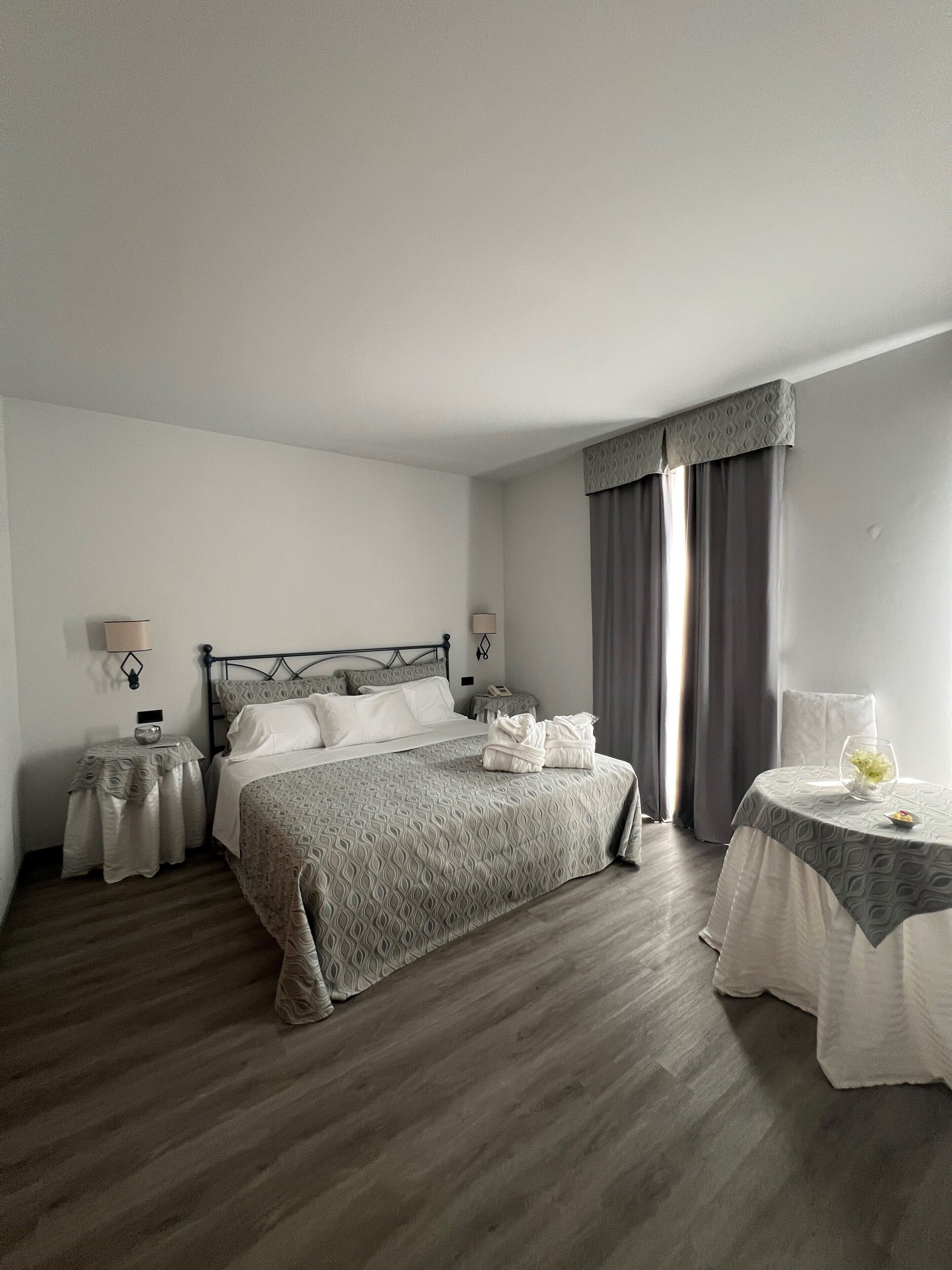 junior suite | hypo-allergenic bedding, minibar, in-room safe, desk