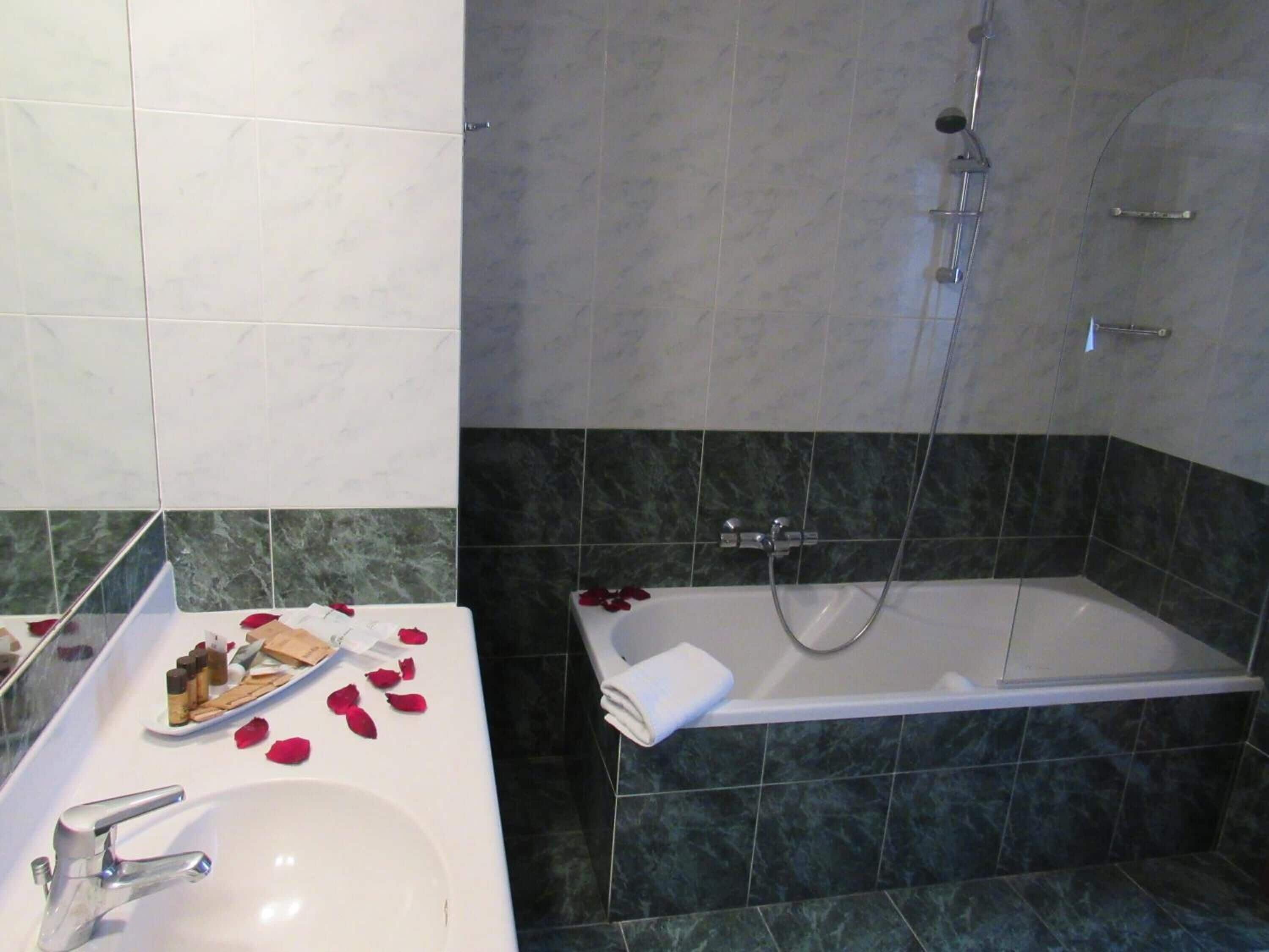 junior suite | bathroom | hair dryer, bidet, towels