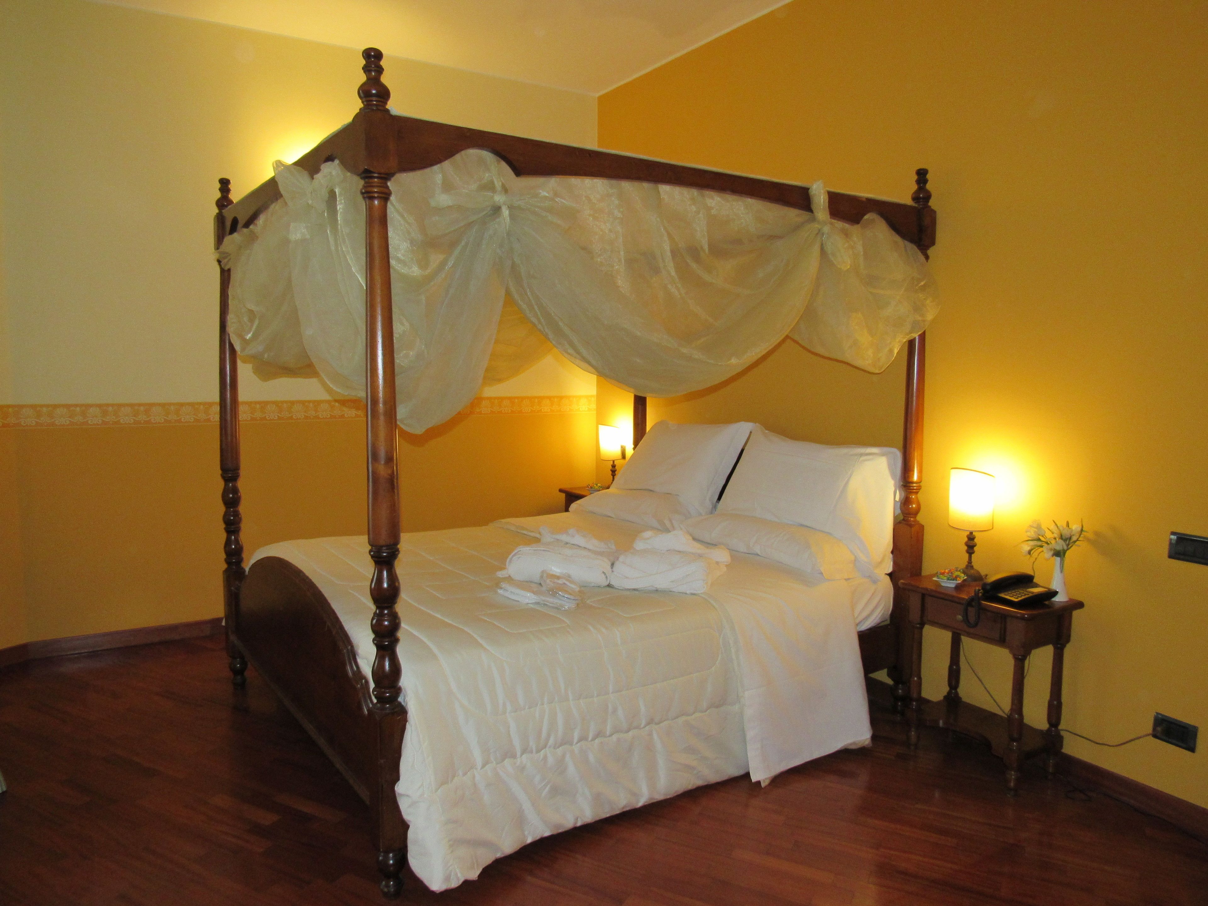 junior suite | hypo-allergenic bedding, minibar, in-room safe, desk