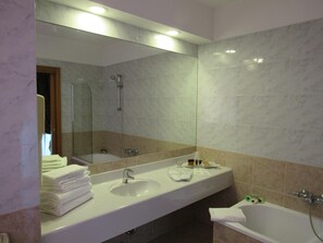 Single Room | Room amenity - Green Hotel (Settimo Torinese)