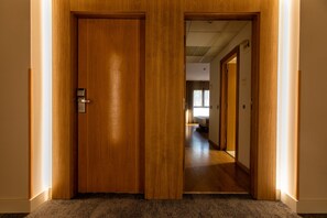 Minibar, coffres-forts dans les chambres, bureau, chambres insonorisées