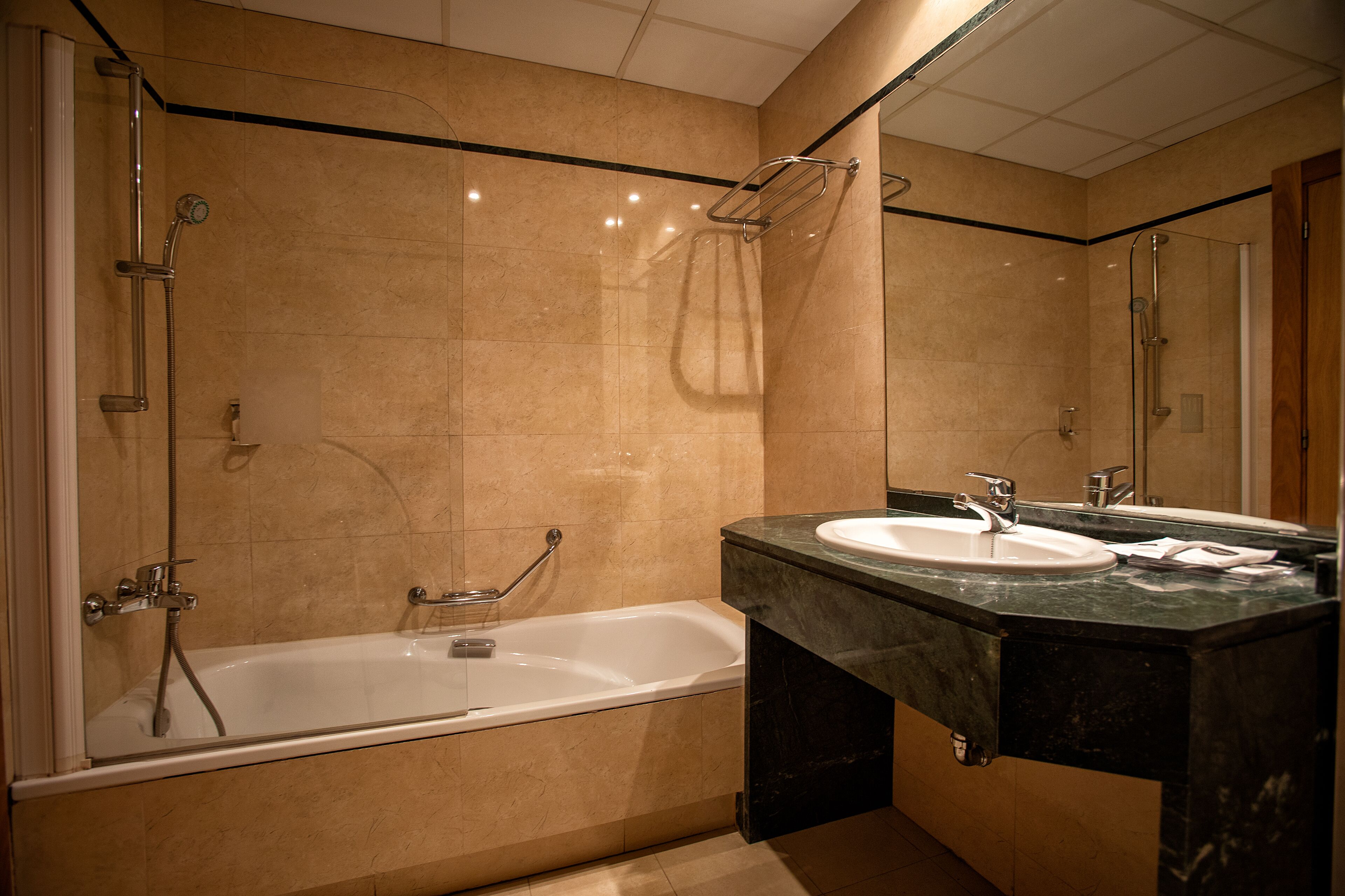 free toiletries, towels