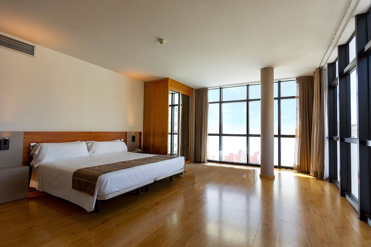 Family Quadruple Room | Minibar, in-room safe, desk, soundproofing