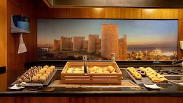 Desayuno buffet diario (EUR 10.5 por persona)