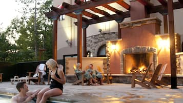Couples treatment rooms, body treatments, hot stone massages
