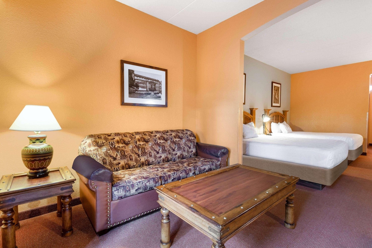 Laptop workspace, iron/ironing board, free WiFi, bed sheets