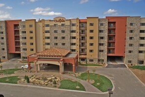 Vista frontal de la propiedad