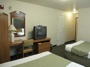 Individually furnished, desk, iron/ironing board, free WiFi