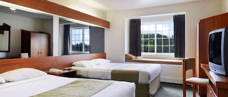 Individually furnished, desk, iron/ironing board, free WiFi