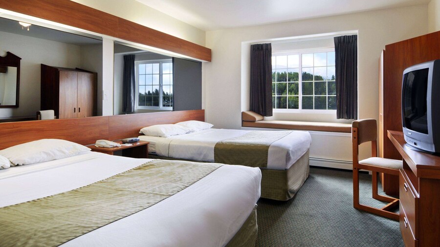 Microtel Inn & Suites by Wyndham Eagle River/Anchorage Area