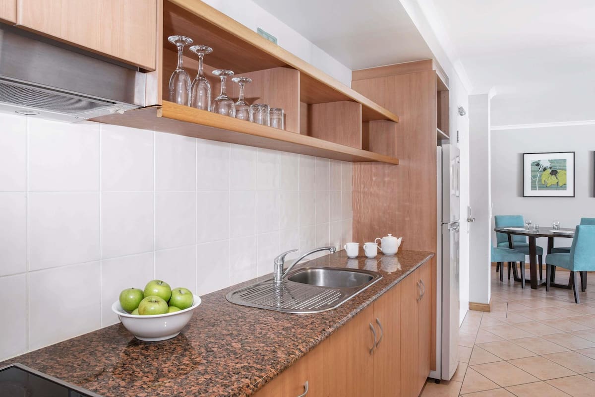 Iron/ironing board, rollaway beds, WiFi, bed sheets