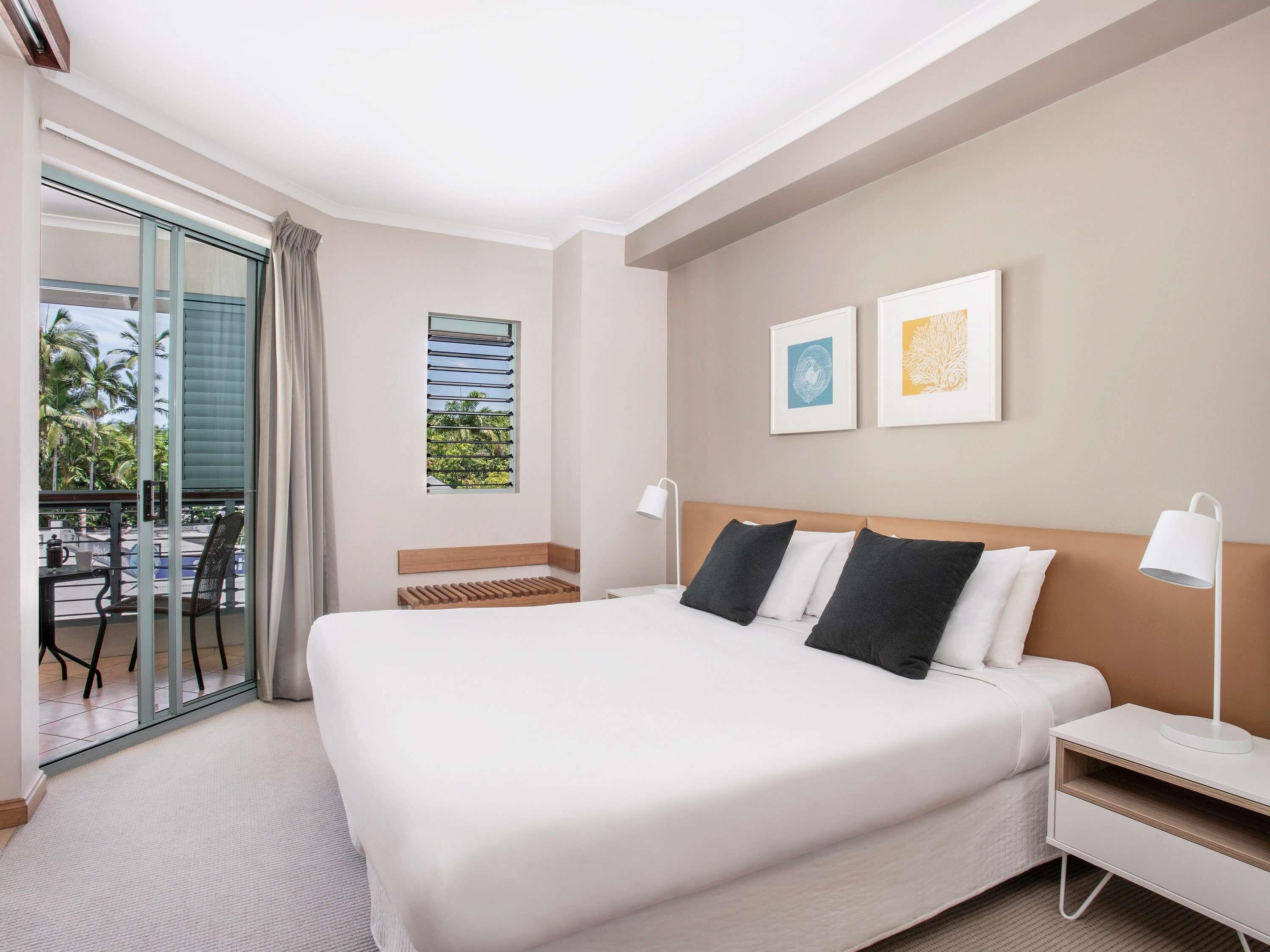 Iron/ironing board, rollaway beds, WiFi, bed sheets