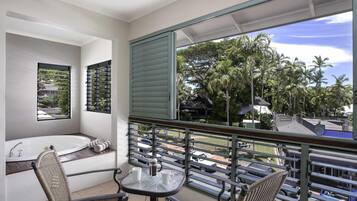 Iron/ironing board, rollaway beds, WiFi, bed sheets