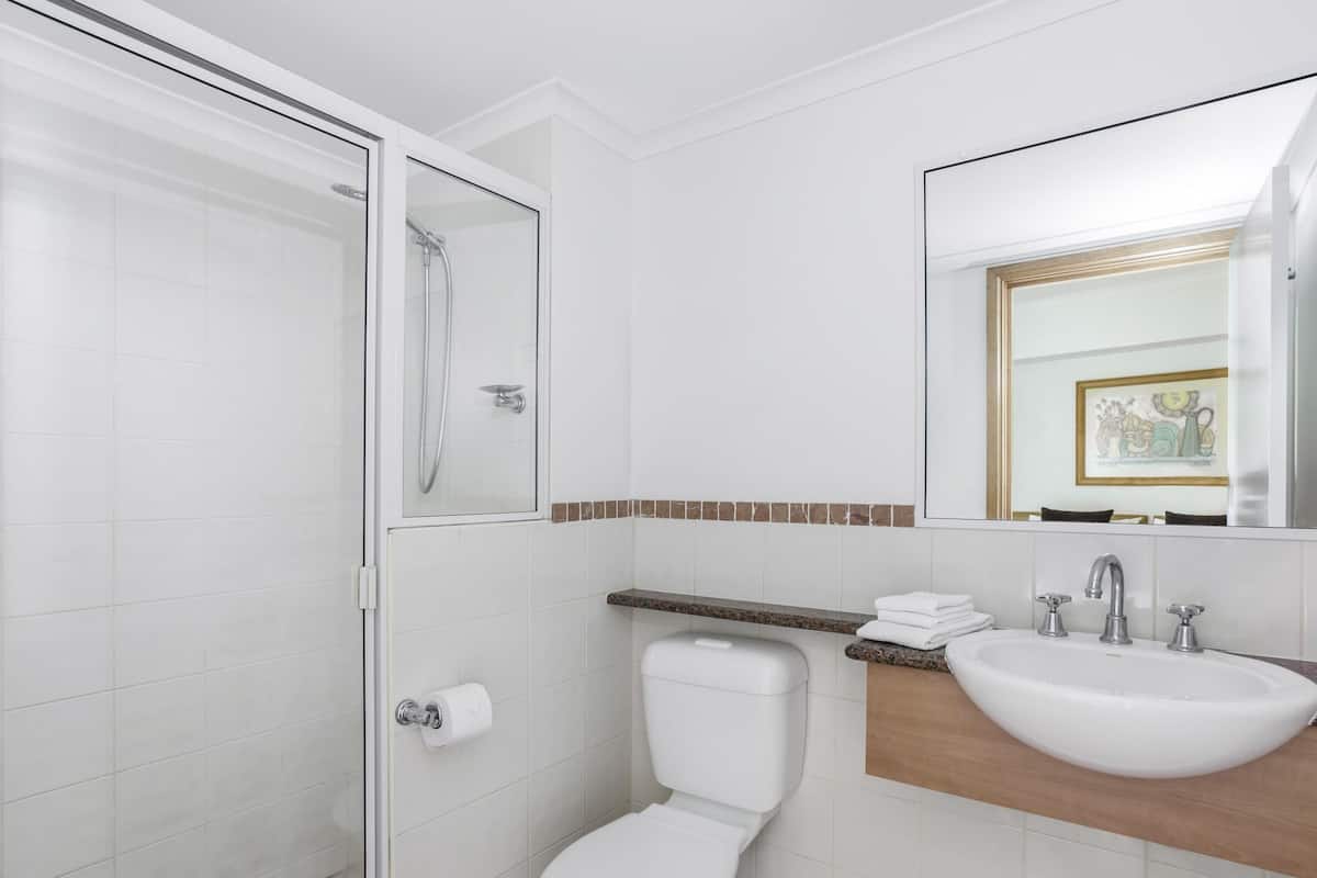 Iron/ironing board, rollaway beds, WiFi, bed sheets