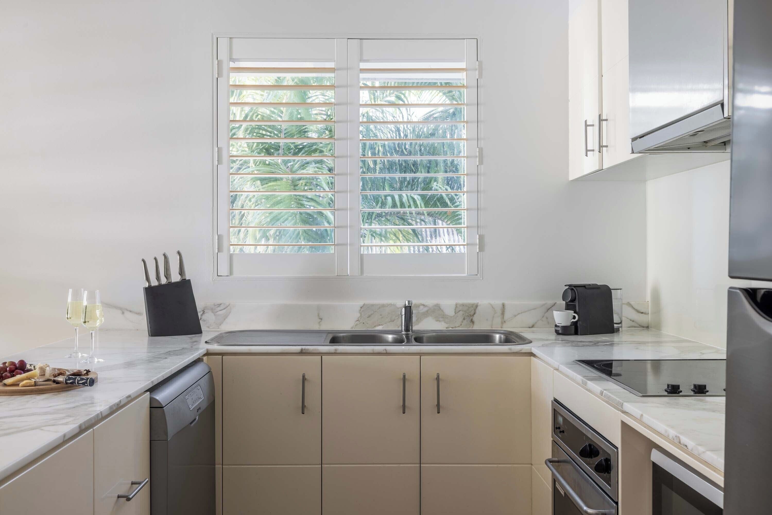 grand penthouse, 3 bedrooms (ocean) | private kitchen | fridge, coffee/tea maker, electric kettle