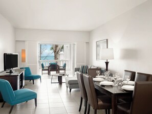 Penthouse, 3 habitaciones | Área de sala de estar | Televisión de pantalla plana