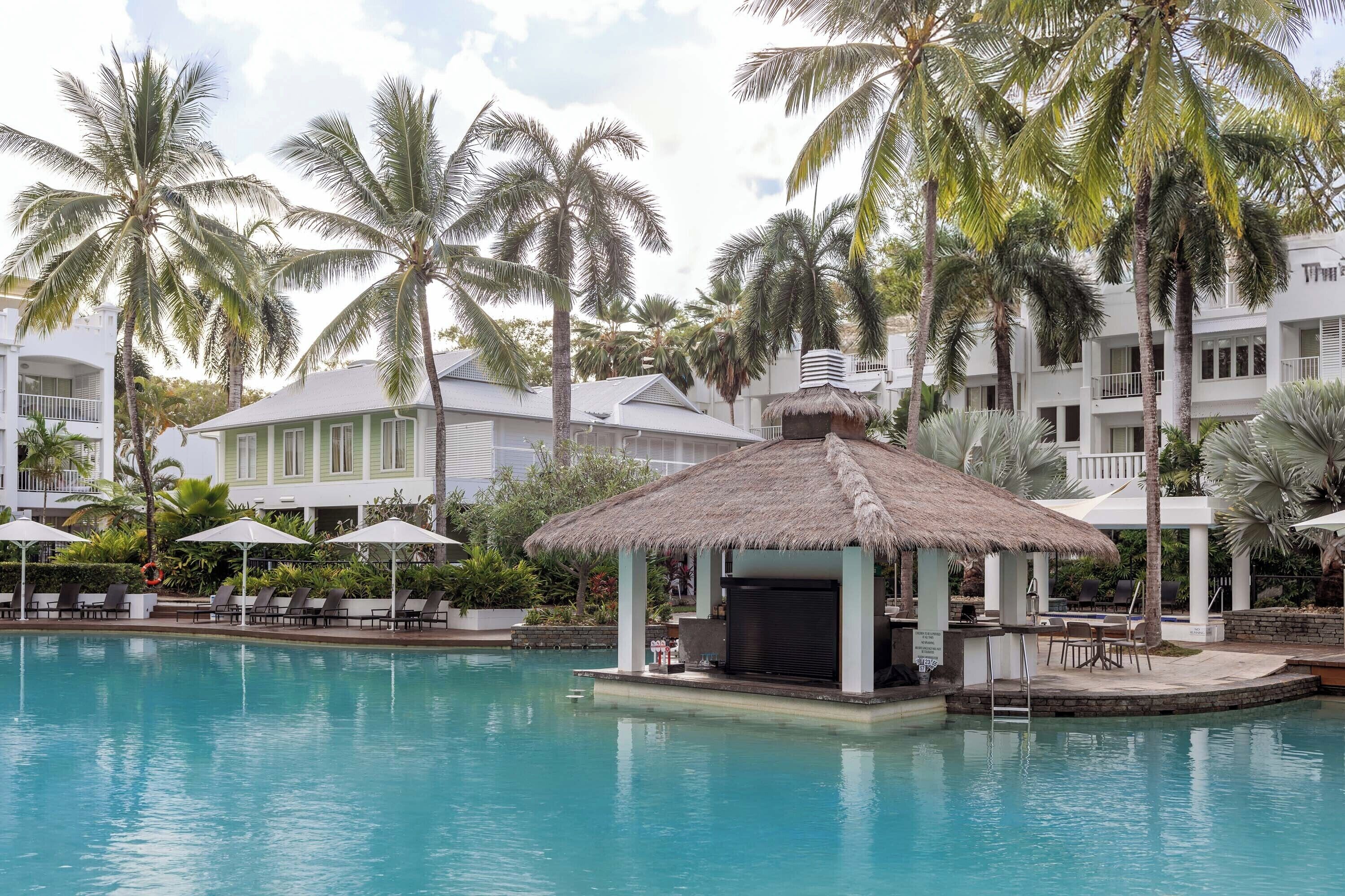 3 outdoor pools, pool loungers