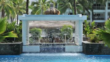 3 outdoor pools, sun loungers